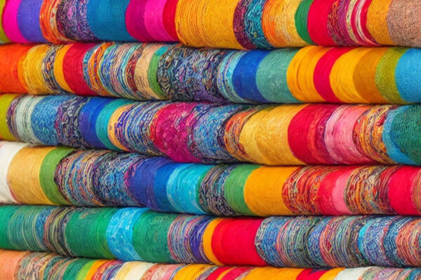 Farvekonsistens i tekstilproduktion – En udfordring for global produktion