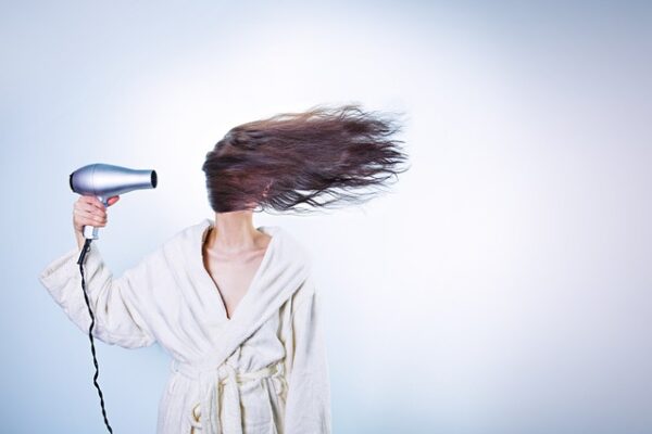 Giv din hovedbund og hår ny energi med Mielle Organics Rosemary Mint Scalp & Hair Strengthening Oil